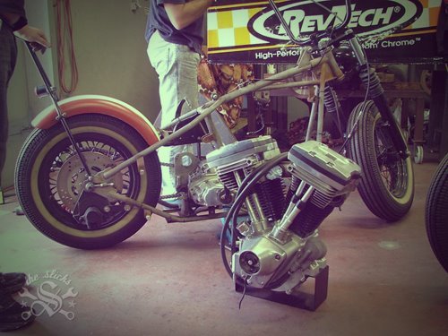 the-slicks:  camel-toe assembling day … 