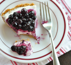 Fuckyeahpie:  Blueberry Cheesecake Ice Cream Pie (Via The Kitchn)  Fruit, Cheesecake,