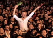 Minhas reações quando vejo meu ídolo na tv :