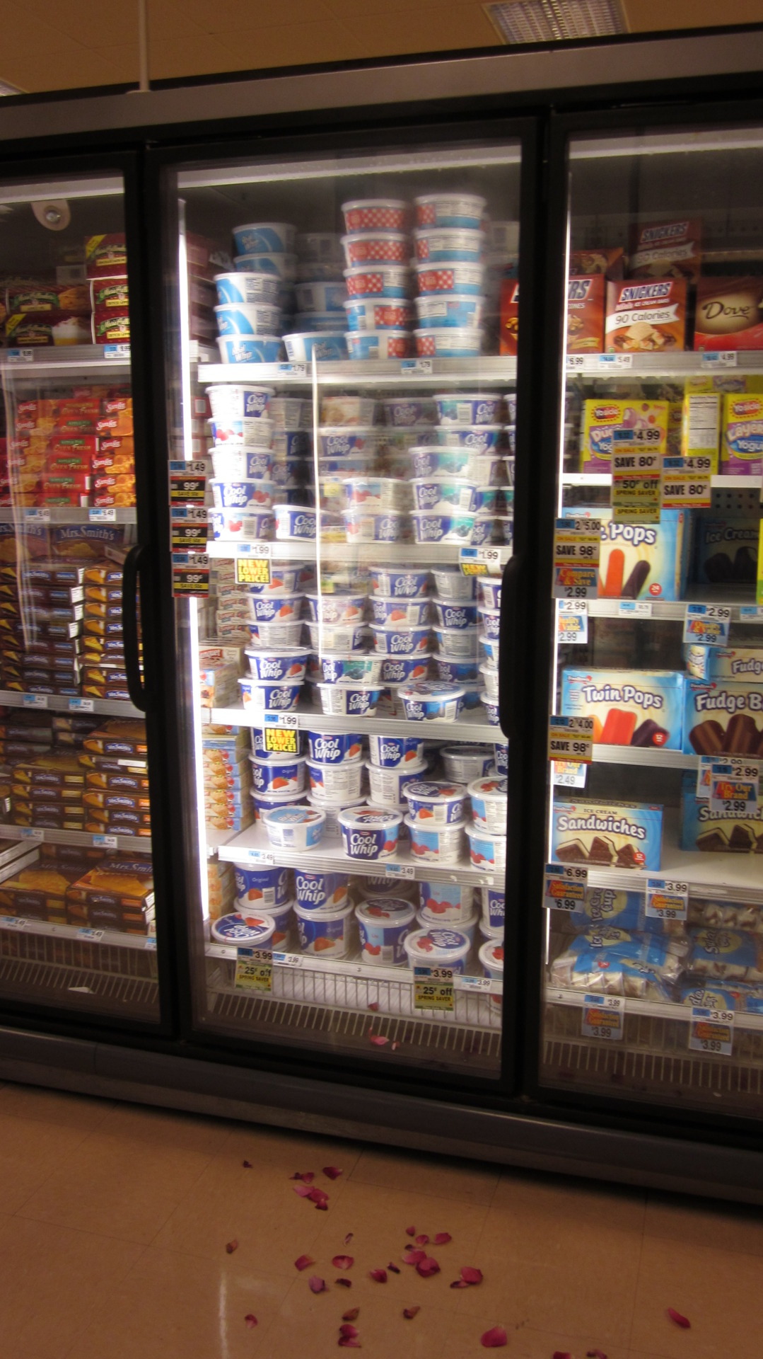 moitastic:  addigot-moxie:  hissbitch:  Rose petals leading to Cool Whip (2012) 