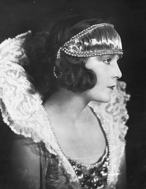 lacyceleste:  Vilma Banky,  Hungarian-born American silent film actress. 1920’s. 