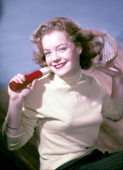 jeanjeanie61:  Romy Schneider http://www.themoviedb.org