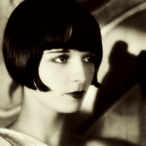  Let’s take this moment to appreciate the finer things in life… like Louise Brooks. 