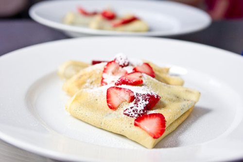 moni656:  Strawberry Crepes!!