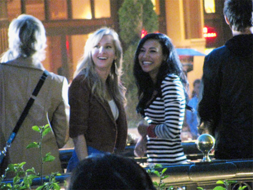 allthingsheya:3mynameiscassidy:—> glee cast, 04/10/10 @ the grove in hollywood, ca.How you wives?