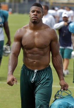 iskeetedthisshit:  southerntrade:  blackdaddyissues:  Cameron Wake  I wonder who shaves him?  Nice thick one 