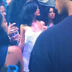 baby-kb:fuckyeahrihanna:Rihanna and Drake at LIV Nightclub in Miami AHHHH