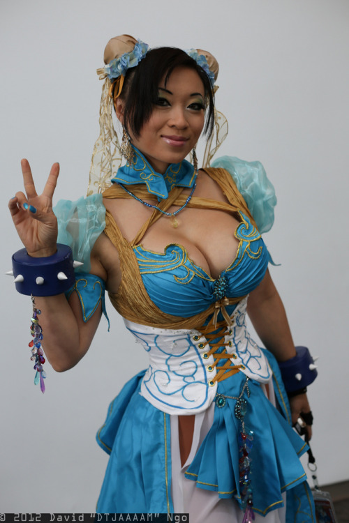 cosplayblog:Fresh cosplay!Chun-Li from Street FighterCosplayer: Yaya Han [Web | Tumblr | Twitter]Pho