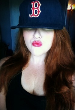 seize-fate-by-the-throat:  My team. My kiss face. Not my hat.  I would of EAT HER!!