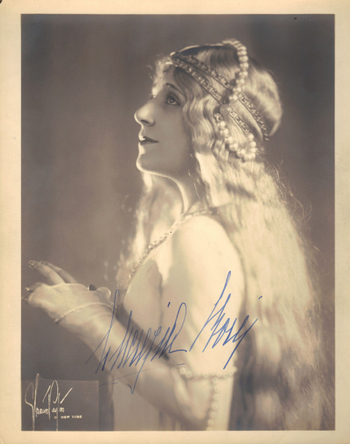 maudelynn:Lucrezia Bori asMelisande c.1925by Strauss-Peyton