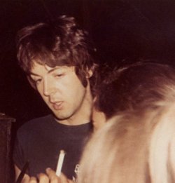 crowdog89:  Candid picture of Paul McCartney