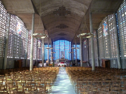 Église Notre-Dame, Le Raincy, view of the inside, project by Auguste Perret and Gustave Perret. 
