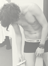  Harry Styles + shirtless 