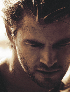 Chris Hemsworth… Belo gráfico! :p