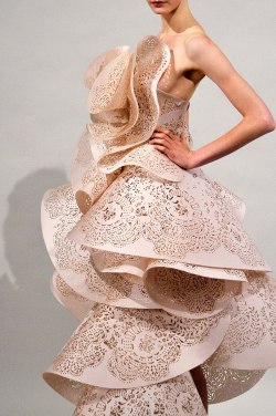 wink-smile-pout:  Marchesa Spring 2011 