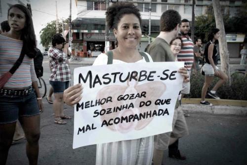 subsistir:  Marcha das vadias 2012