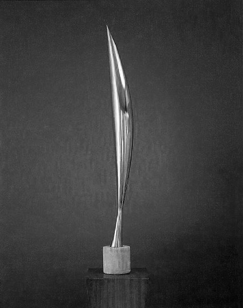 fiore-rosso:  constantin brancusi|bird in space. [the essence of flight]  Jestem