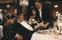 Mr Creosote, Monty Python &ldquo;The meaning of life&rdquo; (venti minuti fa la terra si è mossa, sembrava di stare in un imbuto)