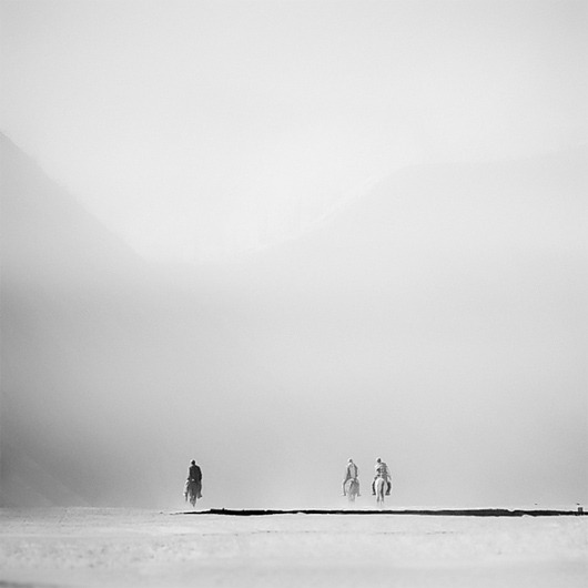 reginasworld: “MiniM” is a beautiful series of minimalistic black and white pictures