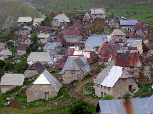 (via Lukomir, a photo from Bosniak-Croat, West | TrekEarth)Lukomir, Bosnia and Herzegovina