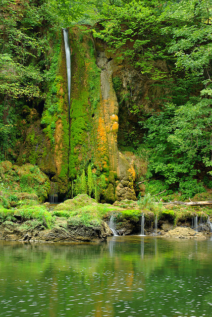 bluepueblo:  Waterfalls, Vadul Crisului Canyon, Romania photo via capture 