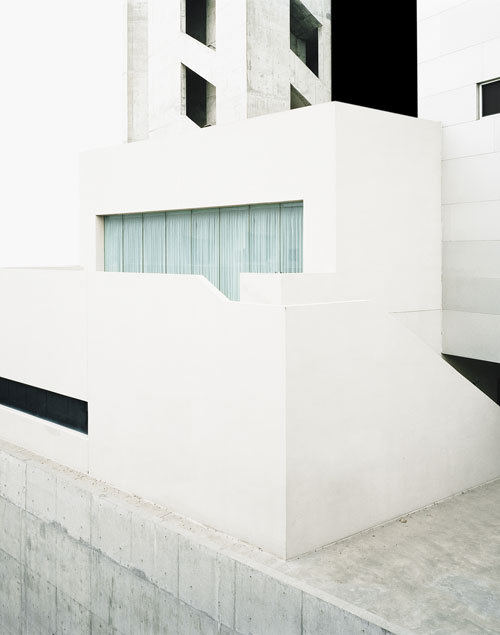 nicoonmars:  Youngsuk Suh Untitled Exterior #7, 2008  