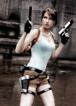 comicbookcosplay:  Classic Lara Croft by
