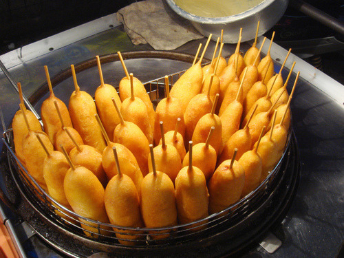 mys0calledlyfe:  thetimpark:  MY FAV  LITERALLY LOVEEE CORNDOGS