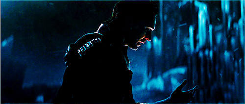 jonnybaileys:  77+78/100 tom hiddleston 