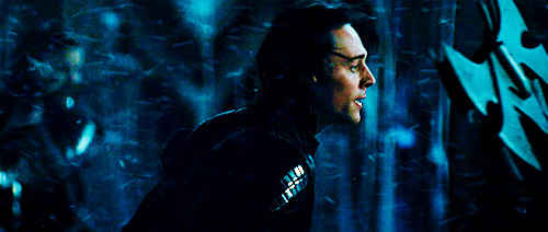 jonnybaileys:  77+78/100 tom hiddleston 