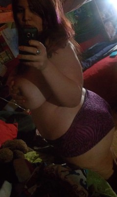 mexpwr:  bigthicksexychics:  misssiren:  Older picture of me in my old room.&lt;3  Damn!!   Nice  Oh yea babe!!!