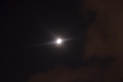 Wala Akong Magawa Kaya Napagtripan Kong Kunan Yung Moon! :) Sorry If Di Sya Masyado