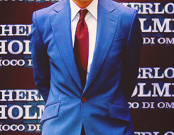 stylesharold: robert downey jr and his suits Note to self:  If you ever graduate to suits, remember RDJ’s taste in them.