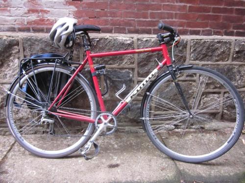 fairmountbicycles: Alex rides a Kona Honky Tonk. It’s a multi-speed steel frame bike with a slopin