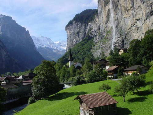 Summertime in Lauterbrunnen valley, Bern Canton, Switzerland (by gavriel).