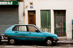 chezfabienne:  vieille caisse rue villiers de l’isle adam, Paris, mai 2012. 