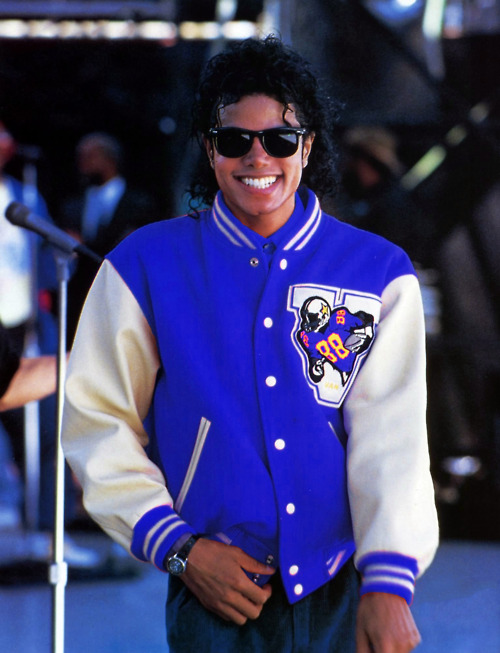 blackbeautifulandfamous:  MJ&lt;3 