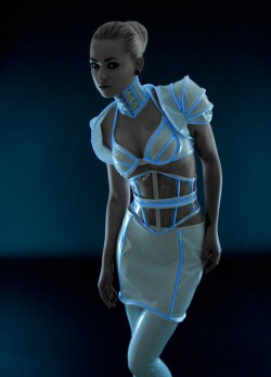 thewhovianbowtie:  Sexy Tron cosplay 