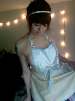 missilepenguinnsfw:  And incredible pic of Offices.tumblr.com in just an apron. What a woman. 