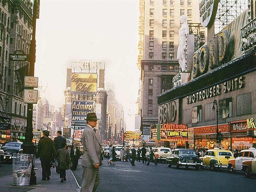 fuckyeahvintage-retro:  New York City, 1954 