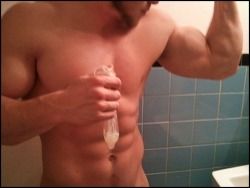 dan93rous:  dan93rous.tumblr.com  hot muscled fucker: feed me your load.