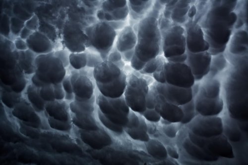 Mammatus clouds