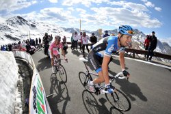 fuckyeahcycling:  Giro d’Italia 2012 (via Wall