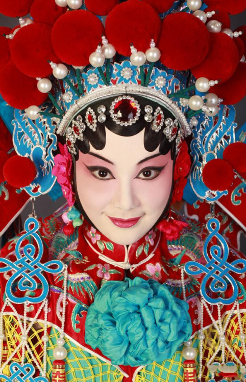 fuckyeshuaxia:  History 京劇/京剧, or, as it’s known to the west, “Beijing Opera” (I r