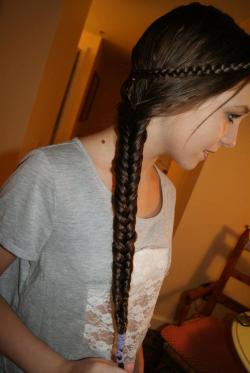 crystallize-dd:  lush-bitches:  ugh i would die if my hair was this long. so jealous.  Oh hay me on my dash, how.fucking awesome 