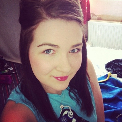 janoskians-call-me-maybe:  your eyes are stunning :o and i ship you with skip :)