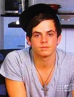 janoskians-call-me-maybe:  your eyes are stunning :o and i ship you with skip :)