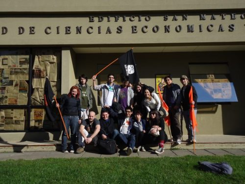 ahi estoy con puros paos culiaos de mi ex facultad de derecho de la cato de conce    antes o después de una marcha nose, no me acuerdo