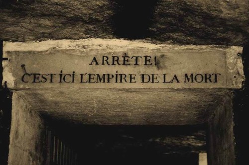 minimoonstar:A sign in the catacombs of Paris. “Stop! This is the empire of the dead.”Yo