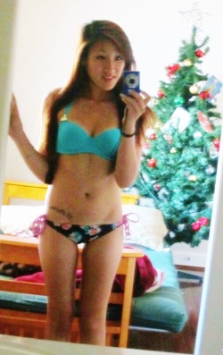 susanwin92:  I love my new bikini :)I only have the v-shape on one side of my hips..Does that just make it a /-shape? 